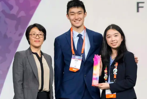 2 teens won $50,000 for inventing a device that can filter toxic microplastics from water