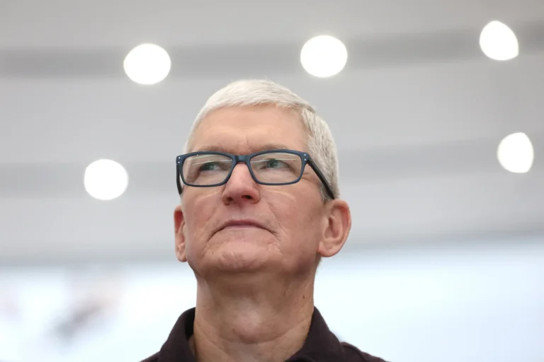 Apple is staring down 2 different futures for the iPhone