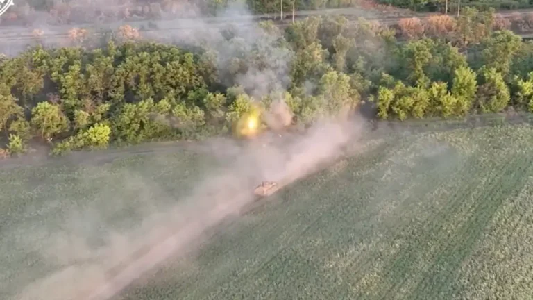 Dramatic video shows Ukraine evacuating troops with a US-made Bradley fighting vehicle