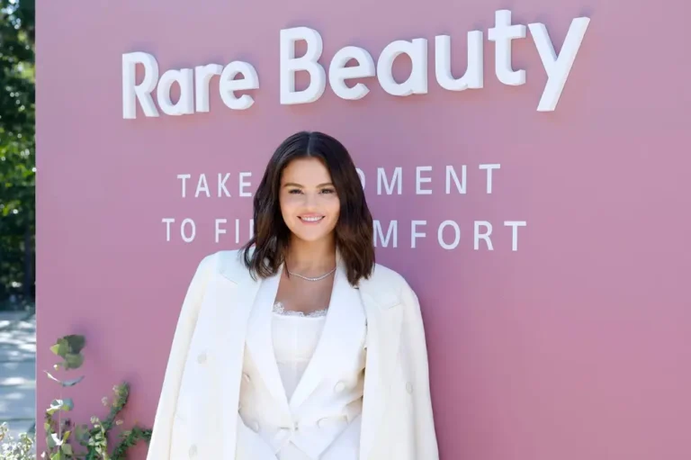 Selena Gomez is a billionaire. She joins 4 other musicians in this elite club.