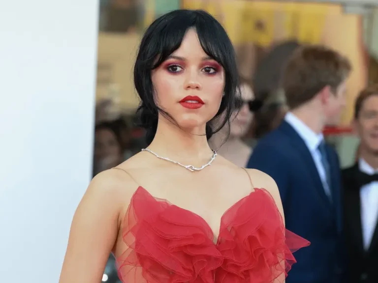 Jenna Ortega was asked if she’d play a female Edward Scissorhands. She said women should have their own characters, not just act in spinoffs.