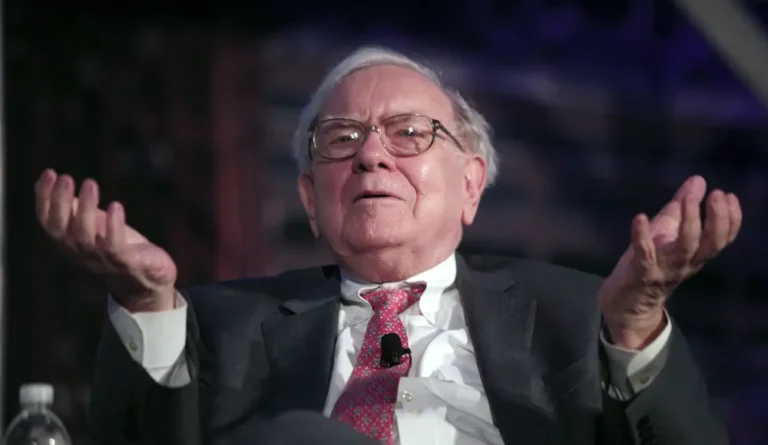 A top-1% fund manager warns Warren Buffett is behaving like he did before the dot-com crash — and says the S&P 500 could see dismal returns for a decade