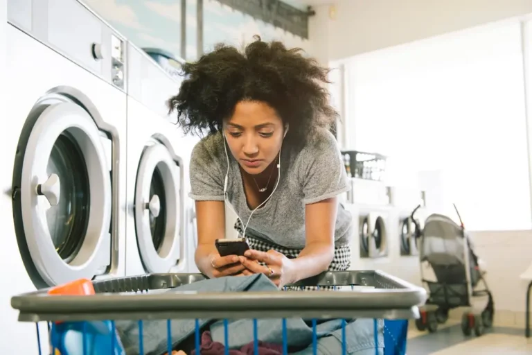 If you think you’re doing your laundry right, you’re wrong. Here are 5 mistakes to avoid.