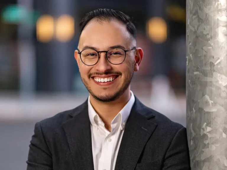 A millennial left his job to start a consulting business and booked $400k in revenue in the first year. He shares his advice on launching a startup.