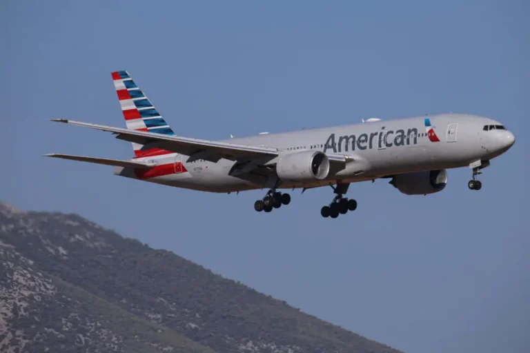 American Airlines withdrew a lawsuit seeking compensation from a $36 billion shipping giant over a damaged plane engine