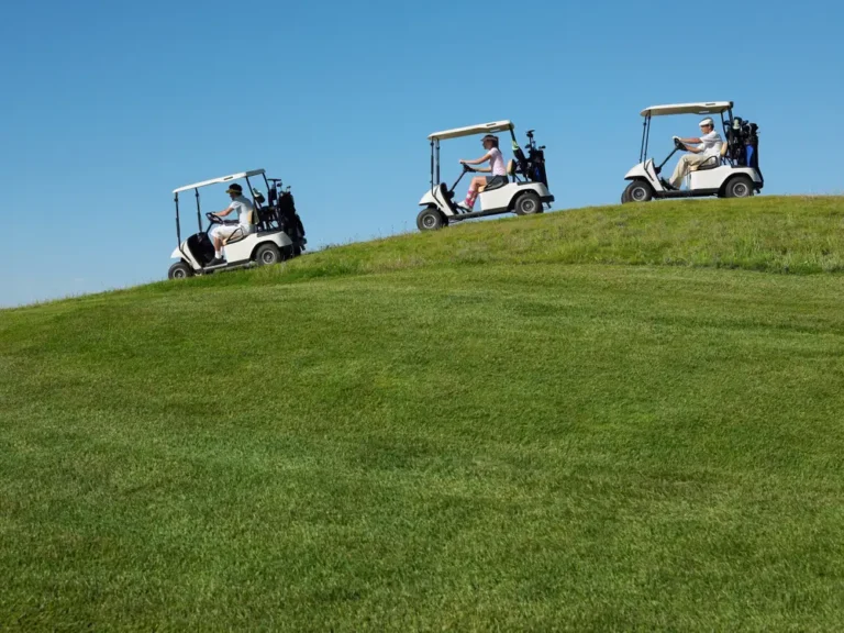 I was a ‘cart girl’ on a golf course for 2 years. These are the 3 biggest mistakes I saw customers make.