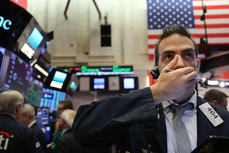 A famed economist who called the 2008 recession warns stocks are in a ‘mega-bubble’ with the S&P 500 ahead of fundamentals by at least 25%