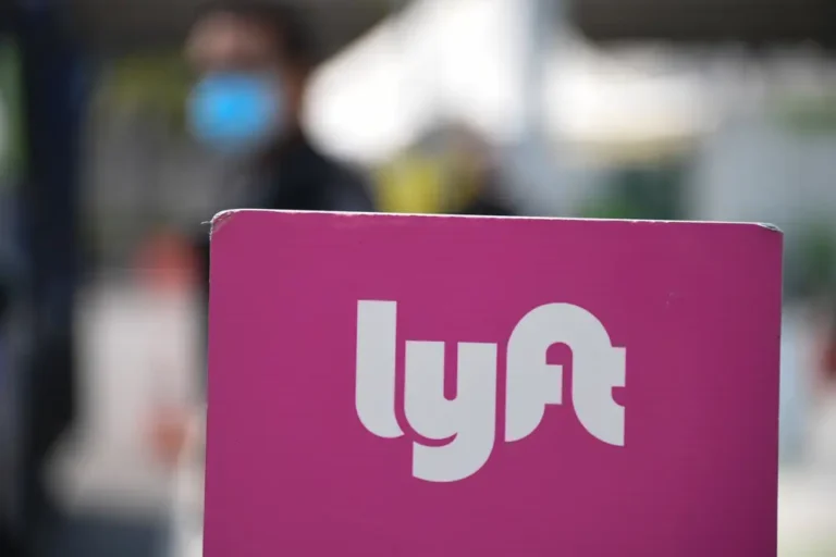 Lyft agrees to pay $2.1 million penalty after FTC says company made ‘deceptive’ claims about how much drivers can earn