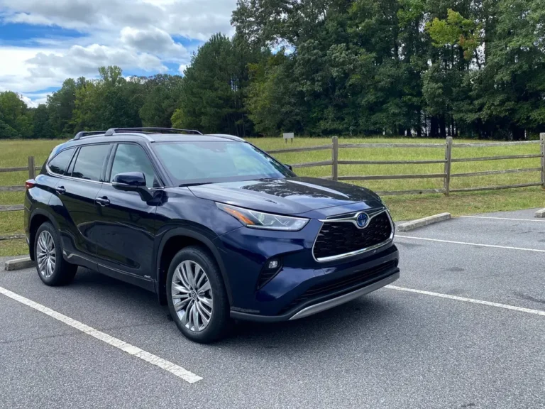 I drove a $55,000 Toyota Highlander Hybrid. These 19 features show why it’s one of America’s best-selling family SUVs