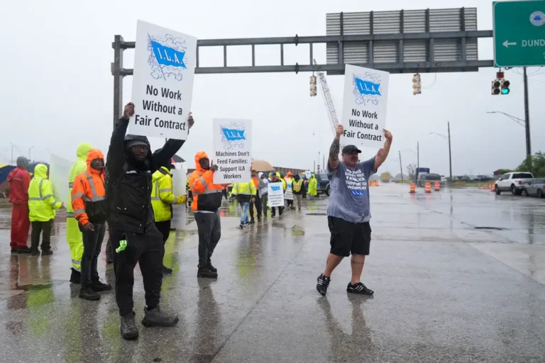 Dockworkers on the East and Gulf Coasts have agreed to suspend the strike after reaching a deal for better pay