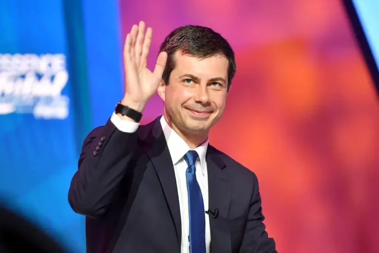 Pete Buttigieg says ‘the best thing to do is just to pick up the phone’ to talk out a workplace issue. Experts agree — with some exceptions.