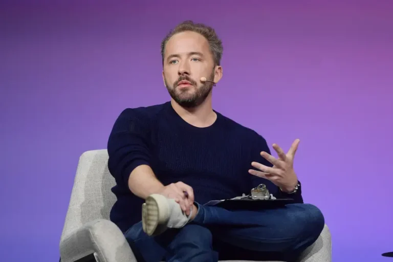 Dropbox lays off 20% of employees and joins Big Tech’s flattening trend. Read CEO Drew Houston’s memo.