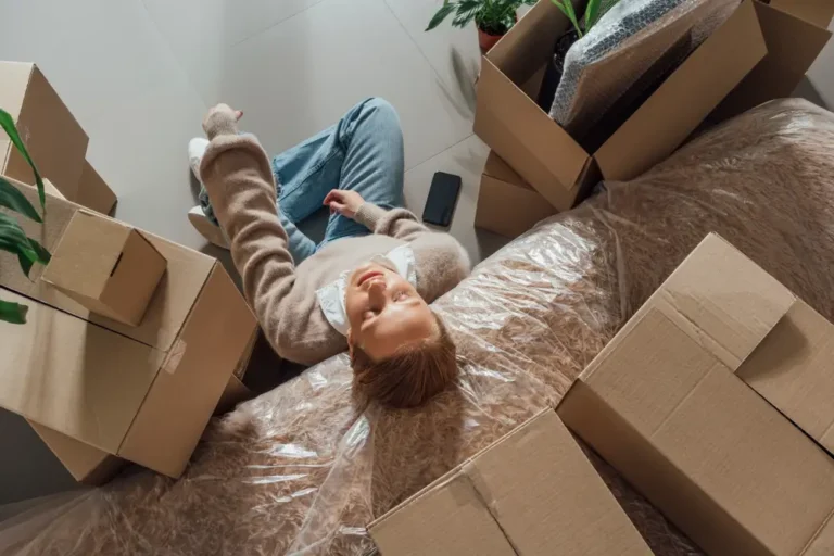 I’m a professional declutterer and think everyone should get rid of things before they move. Here’s how to do it.