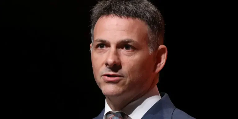 Billionaire investor David Einhorn says buying HP stock is a cheap way into the AI craze