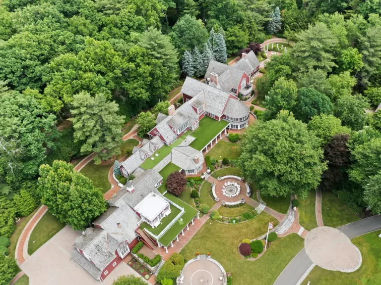 See the Yankee Candle founder’s wild house, which has sat on the market for 2 years but finally has an interested buyer