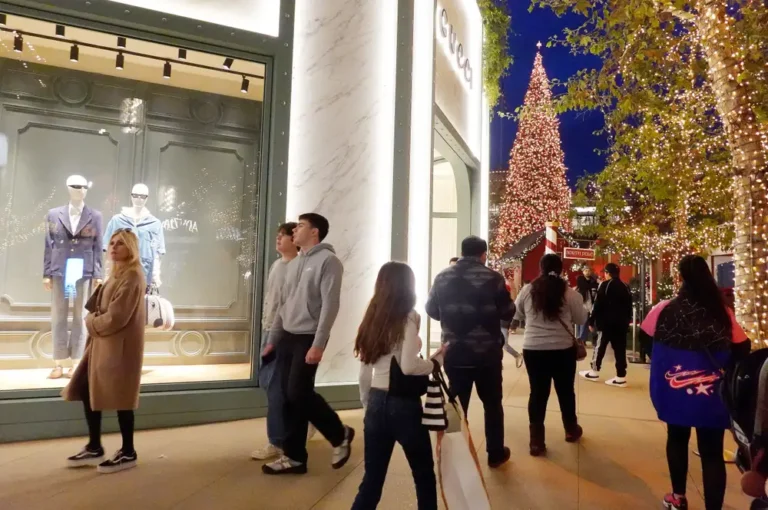 Shoppers are ready to open their wallets this holiday season — for the right deals