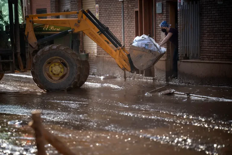 Spain approves law allowing 4 days of ‘paid climate leave’ after recent deadly floods