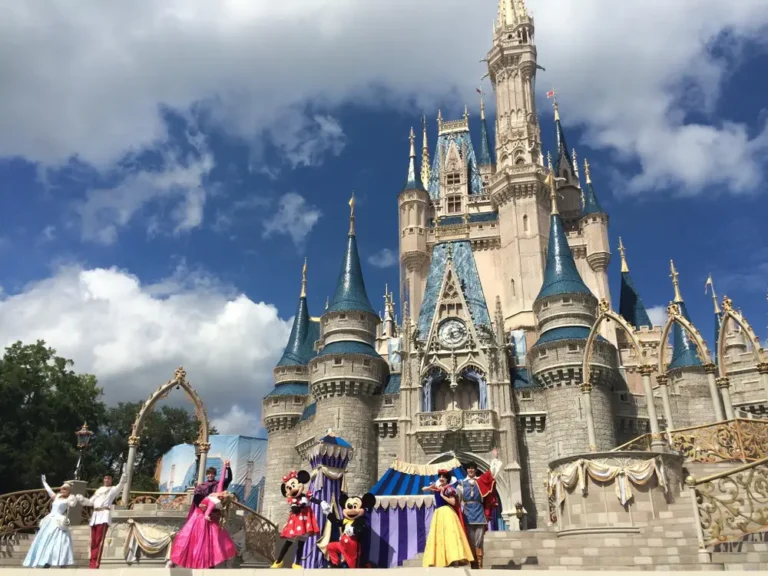 After working at Disney World, here are 10 things I wish people would stop doing in the parks