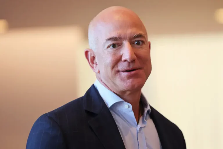 Jeff Bezos congratulates Trump for an ‘extraordinary political comeback’ after the Washington Post’s decision not to endorse a candidate