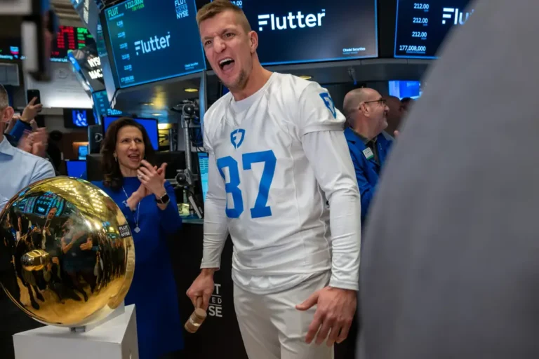 Former NFL star Rob Gronkowski says Apple stock was his best investment ever, turning $69,000 into $6000,000