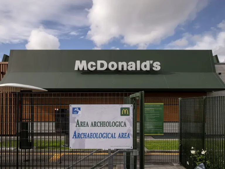 At this McDonald’s in Italy, your Big Mac comes with a side of ancient ruins