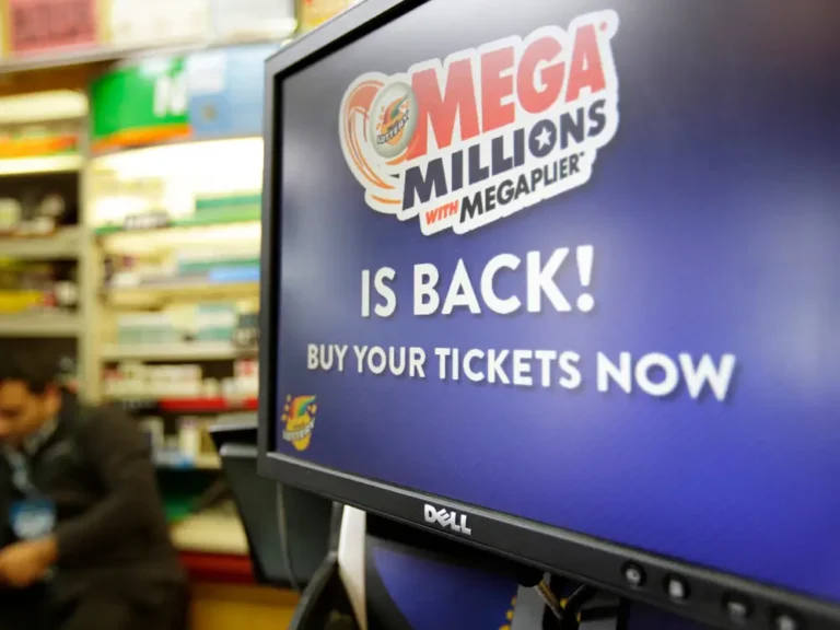 Christmas Eve jackpot hits $1 billion in largest ever December Mega Millions prize