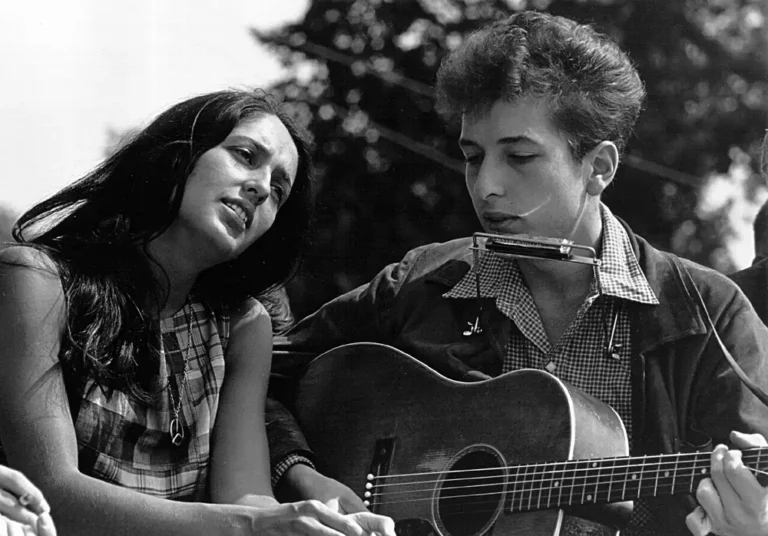 Bob Dylan and Joan Baez’s real-life relationship was short-lived and tumultuous — but inspired some of their best music