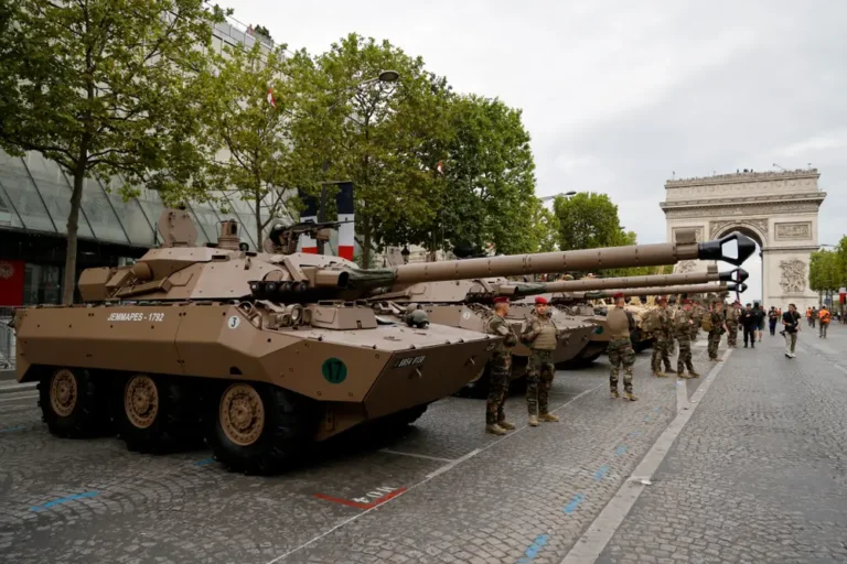 See the French AMX-10 fighting vehicle Ukrainian troops are putting to the test