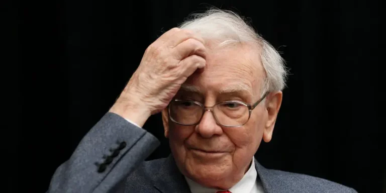 Warren Buffett tells people to buy an S&P 500 index fund. A celebrity tech investor says they face a ‘rude awakening.’