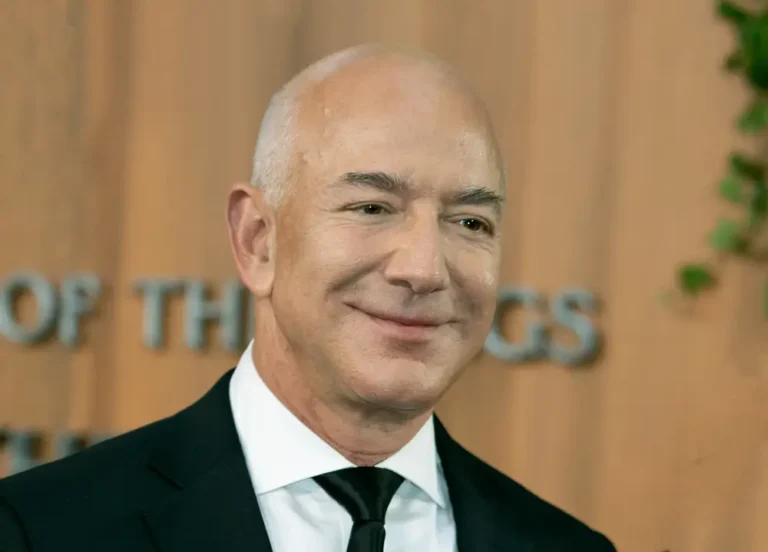 Jeff Bezos says he wants to be Donald Trump’s ally