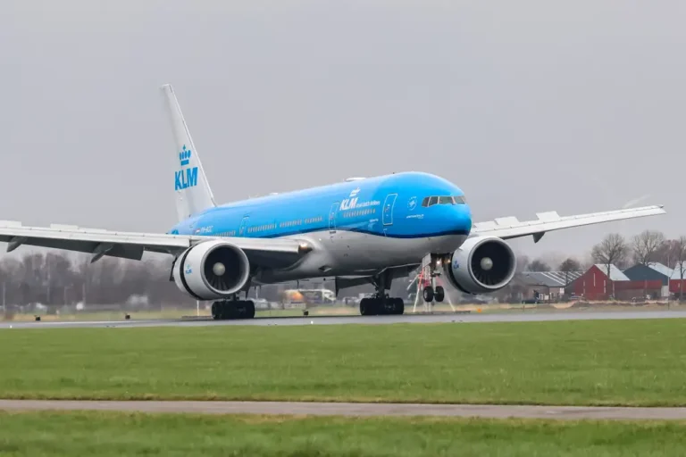 A KLM Boeing 777 turned around over the Atlantic, leaving passengers on a 4-hour flight to nowhere