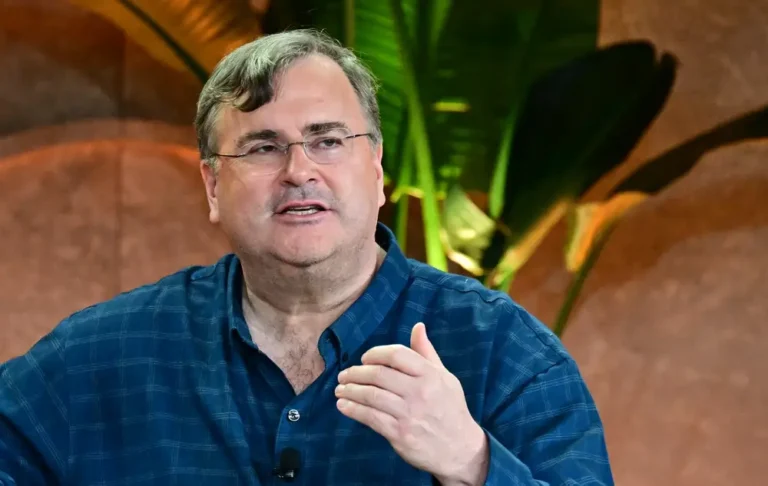 LinkedIn cofounder Reid Hoffman says work-life balance isn’t possible in the startup game