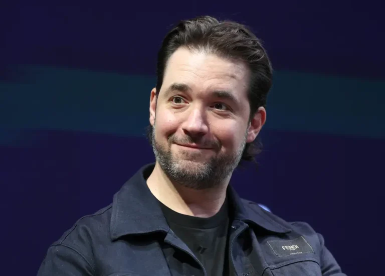 Reddit cofounder Alexis Ohanian predicts live theater and sports will become more popular than ever as AI grows