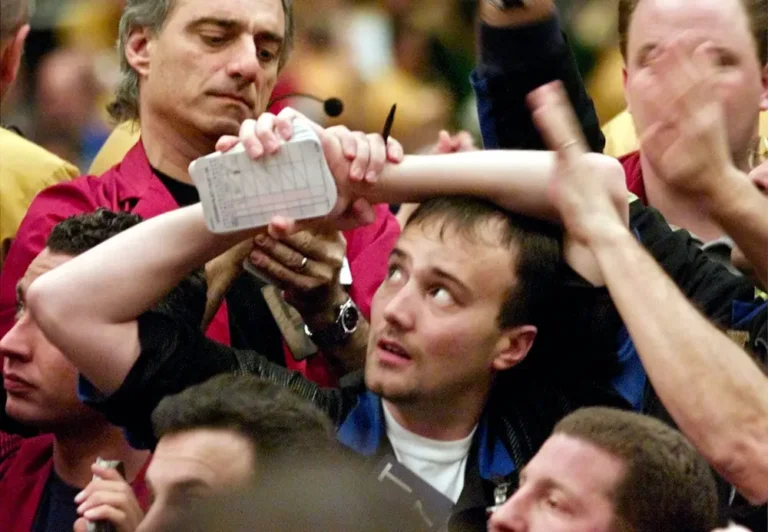 A top 2% investor warns we’re nearing the end of a ‘major financial euphoria episode’ reminiscent of the dot-com bubble