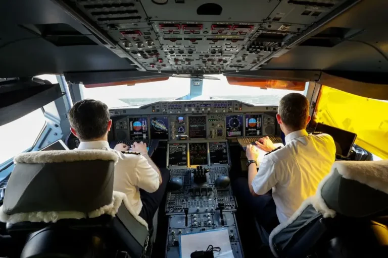 What it’s like to work as an Emirates Boeing 777 pilot, from free flights to tax-free pay starting at $7,000 a month