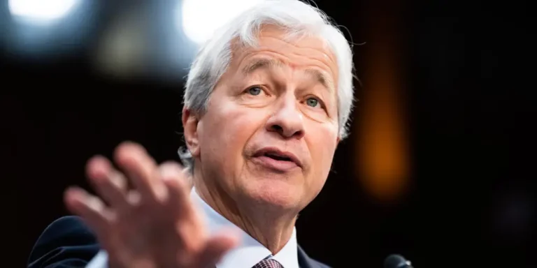 Jamie Dimon says the ‘Buffett Rule’ approach to taxing the wealthy could solve America’s debt problem