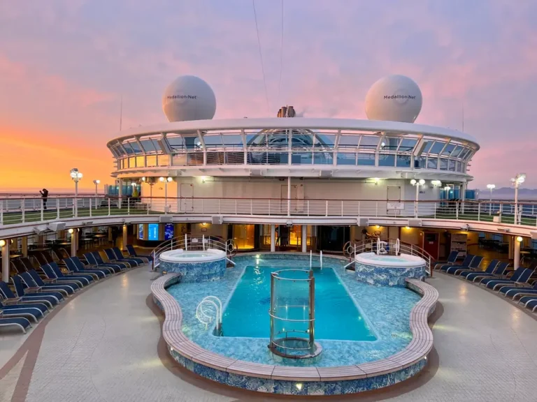 I’ve spent over 100 days at sea. Please don’t make these 6 etiquette mistakes on your next cruise.