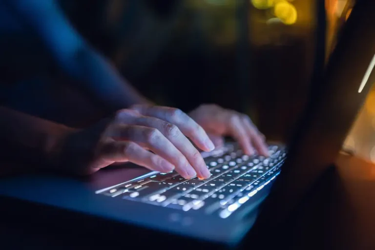 Remote contract workers share their red flags for sorting through scams