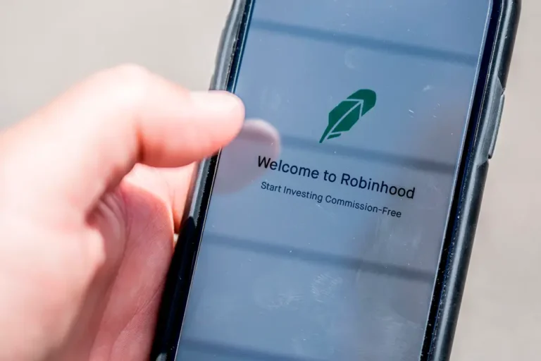 Now Robinhood says it will deliver cash to your door