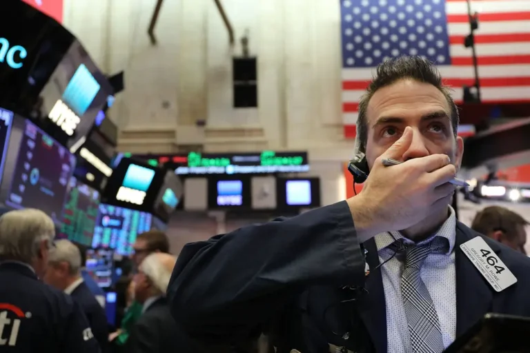 This top 1% fund manager shared 3 lessons from the dot-com bubble and 2008 financial crisis that help him outperform in today’s volatile market