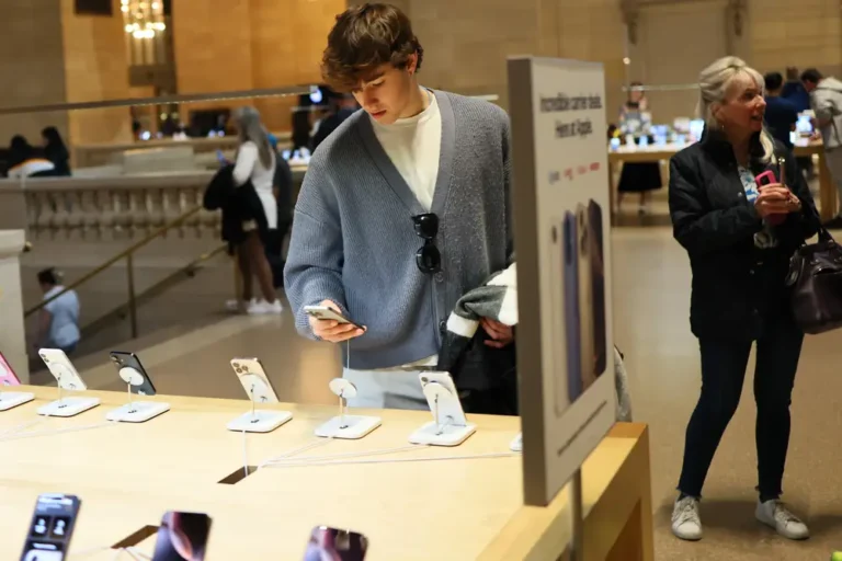 iPhone users are using these tricks to avoid a pricey upgrade
