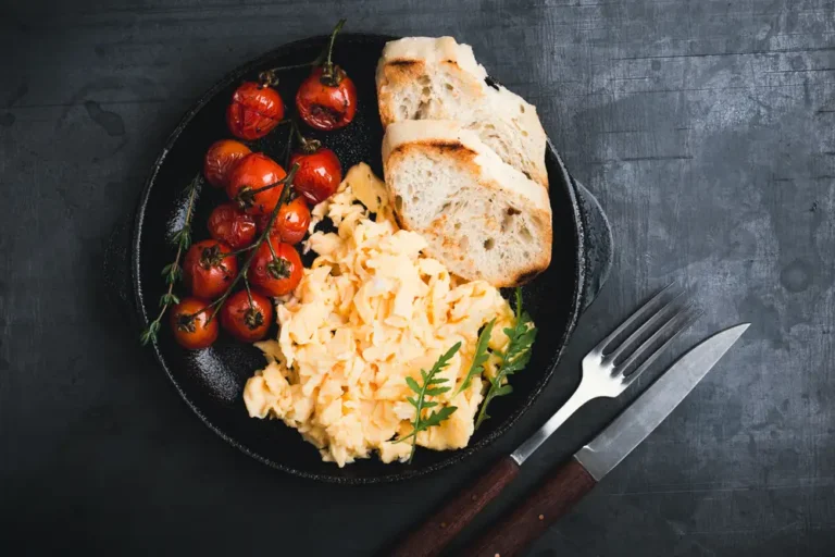 I want to lose 30 pounds and improve my heart health. A dietitian said to eat more, including at breakfast.
