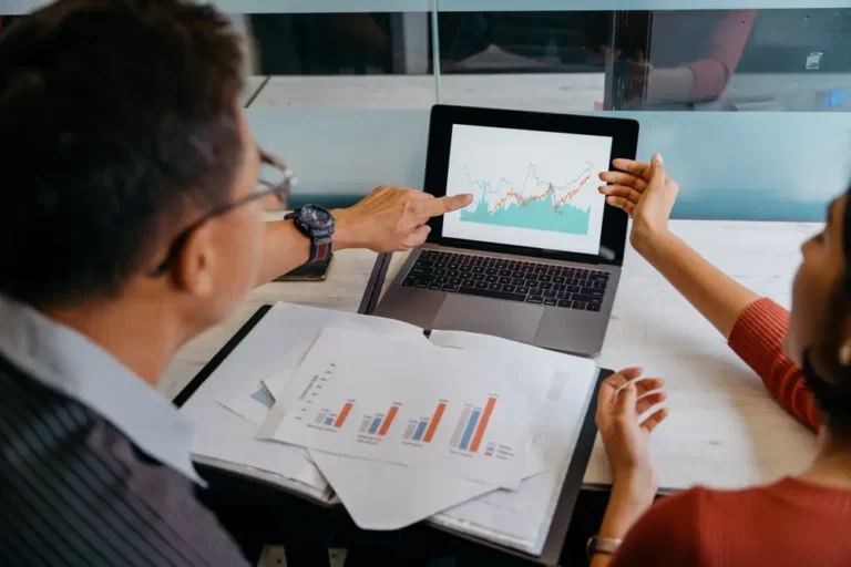 I’m a financial advisor and my wealthy clients are worried. Here are 4 tips I’m giving them right now.