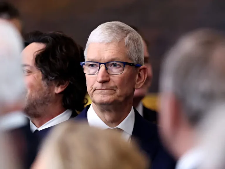 How’s Apple going to get out of its China jam?