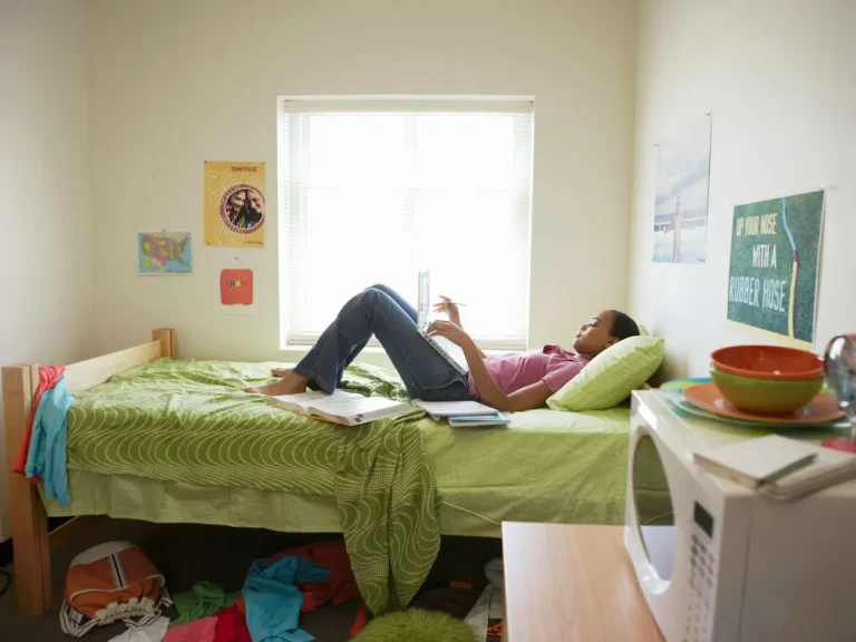 I’m a professional declutterer. Dorm rooms can get messy fast — here are 4 tips for keeping dorm rooms clutter-free.