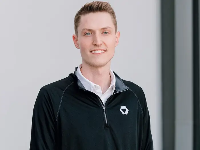 I’m a former Thiel fellow who dropped out of college. I now run a $1.3 billion logistics company.