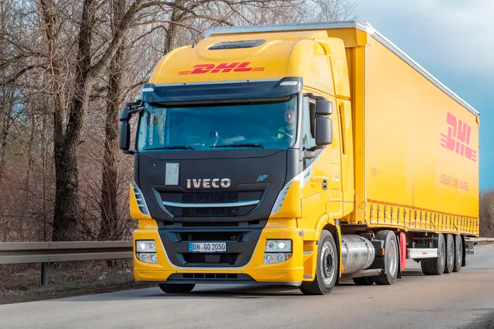 Parcel giant DHL says it can deliver packages worth more than $800 to American customers again