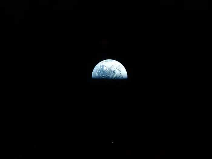 Photos from space show the Texas company Firefly Aerospace preparing to land on the moon for the first time