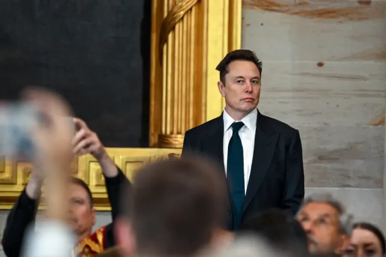 Part-time CEOs like Elon Musk can be fine — until business does badly