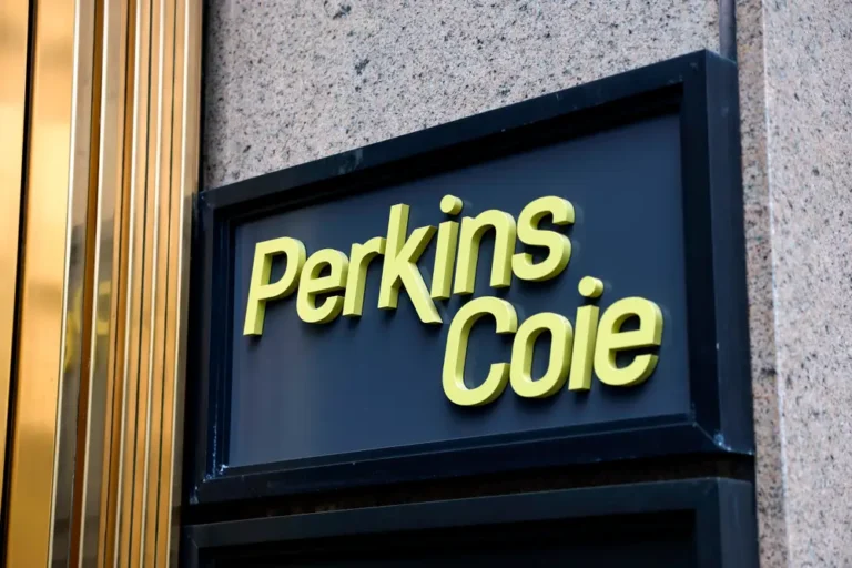 A top government contracts lawyer at Perkins Coie, a law firm targeted by Trump, switches firms